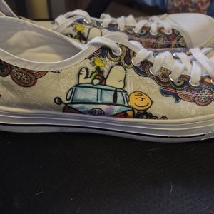 Women's canvas shoes